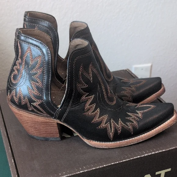 Embroidered Black Ankle Booties - Picture 5 of 6